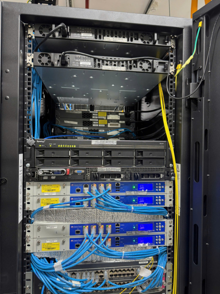 Tại sao nhiều doanh nghiệp vẫn ưu tiên server vật lý hơn cloud?