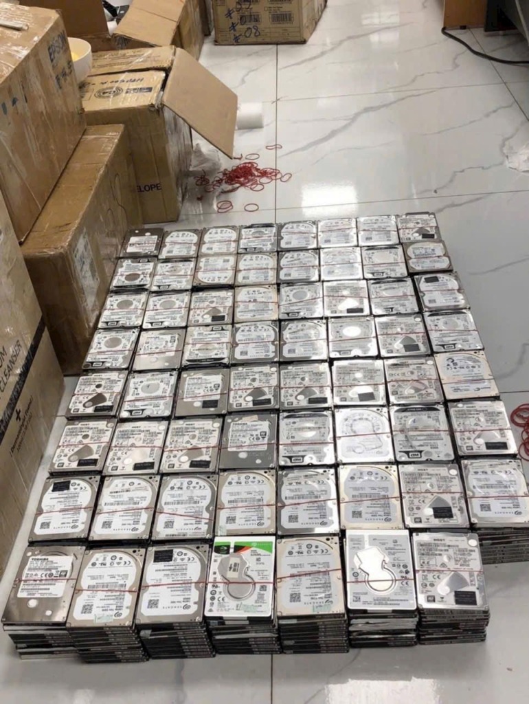 Bao lâu nên thay ổ cứng SAS/SSD trong server?